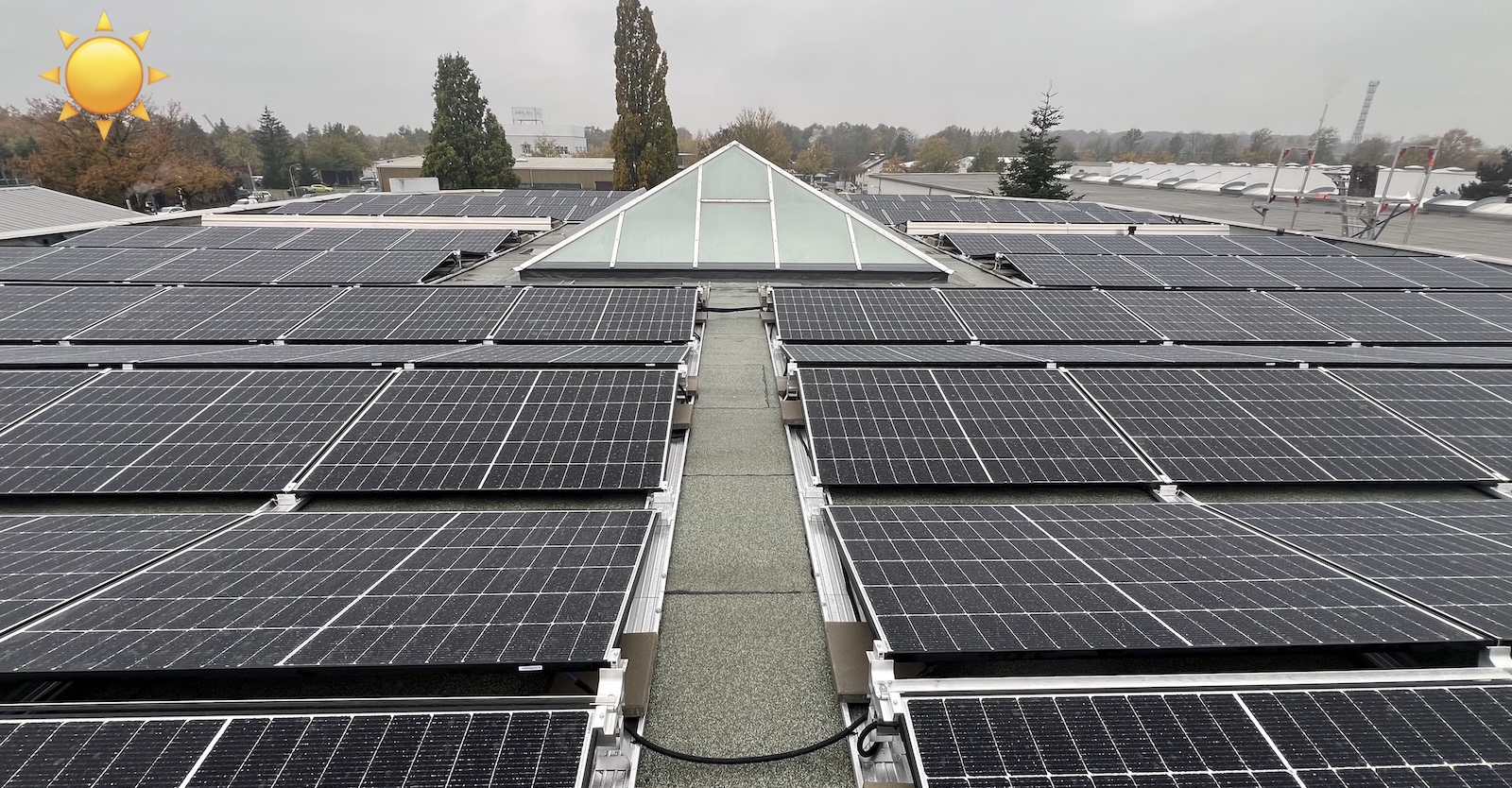 PV Anlage auf dem Dach des Firmengebäudes der LINET Services GmbH